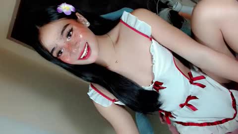 Snapshot of _caroline18_ chatting on 05.31.26 Kate flores online show from 05.31.26