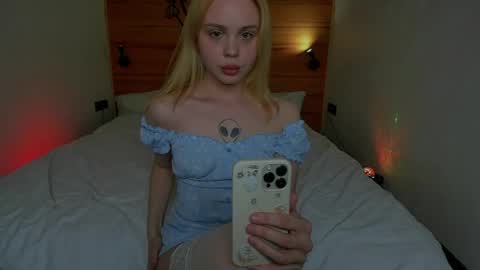 Snapshot of _catnip_ chatting on 06.10.26 Luna online show from 06.10.26