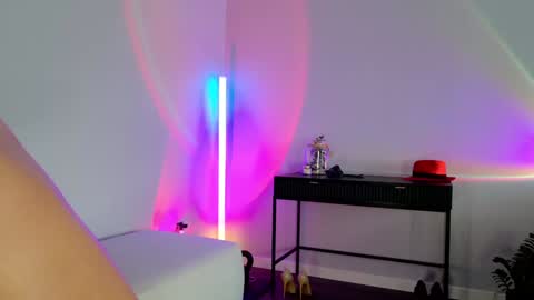 Snapshot of _cava_ chatting on 01.13.25 Carol online show from 01.13.25