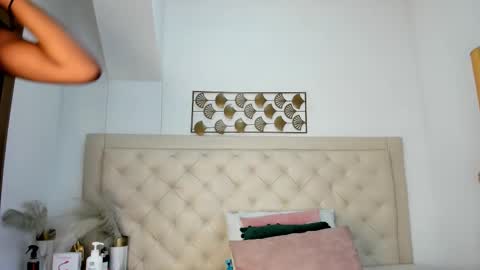 Chloe  online show from 02.23.25