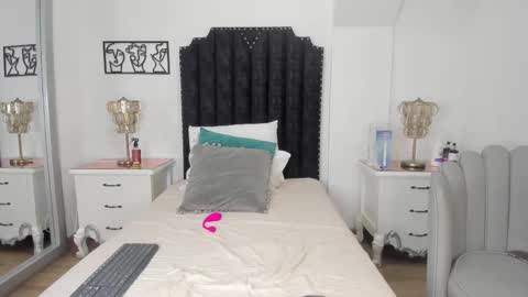 Chloe  online show from 11.15.25