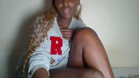 Snapshot of _clara01 chatting on 02.14.25 clara online show from 02.14.25