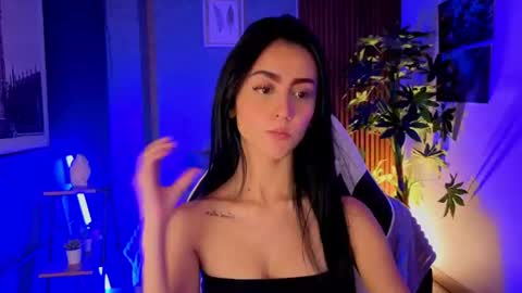 Snapshot of _coraliinee_ chatting on 06.16.26 Coraline online show from 06.16.26