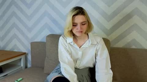 Snapshot of _cozyrose chatting on 10.13.25 Stacy online show from 10.13.25