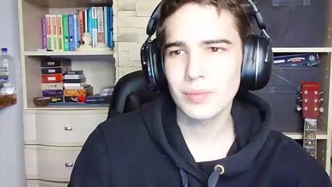 Snapshot of _crise_next_door_ chatting on 10.01.25 _crise_next_door_ online show from 10.01.25