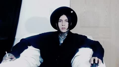 Snapshot of _cuervo_sk8 chatting on 02.14.25 JC online show from 02.14.25