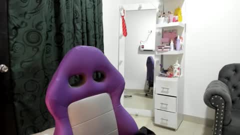 Snapshot of _cute_katy_ chatting on 10.21.25 Katherine Shedule 10pm -4 am Colombia hour online show from 10.21.25