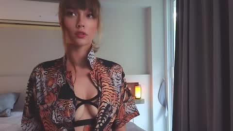 DemiDee online show from 01.24.25