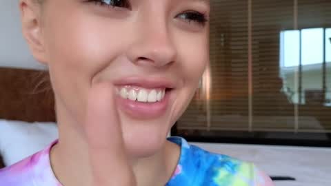 DemiDee online show from 10.25.25