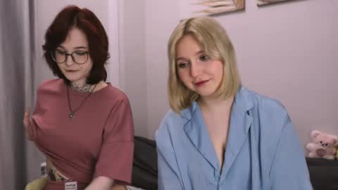 Snapshot of _dewpoint_ chatting on 10.26.25 Ri online show from 10.26.25