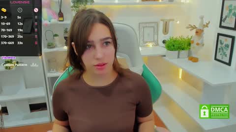Snapshot of _eliizabeth__ chatting on 01.06.25 Lizzy online show from 01.06.25