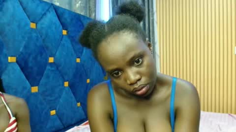 Snapshot of _elinah chatting on 11.30.25 Elinah online show from 11.30.25