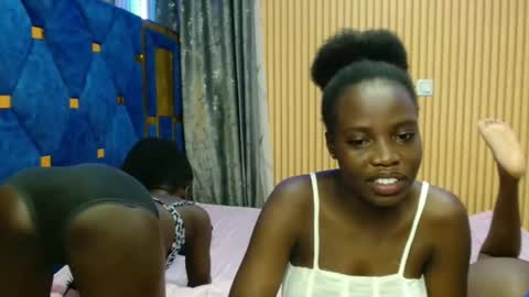 Snapshot of _elinah chatting on 11.30.25 Elinah online show from 11.30.25