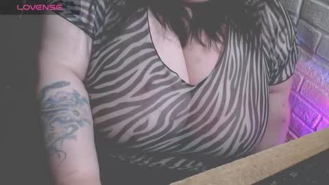 Snapshot of _ellybelly_ chatting on 03.06.26 LIsa online show from 03.06.26