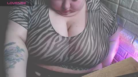 Snapshot of _ellybelly_ chatting on 03.07.26 LIsa online show from 03.07.26