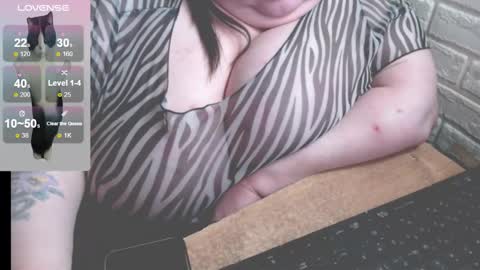 Snapshot of _ellybelly_ chatting on 03.09.26 LIsa online show from 03.09.26