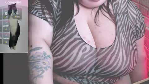 Snapshot of _ellybelly_ chatting on 03.11.26 LIsa online show from 03.11.26