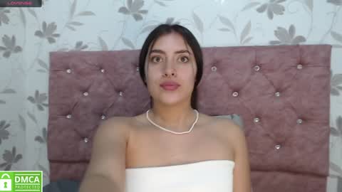 Snapshot of _emma_diamond_ chatting on 12.23.24 Emma online show from 12.23.24