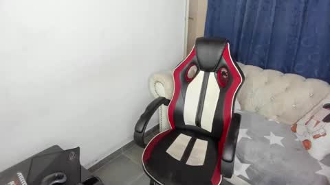 Snapshot of _emma_loyd_ chatting on 09.29.25 Emma online show from 09.29.25