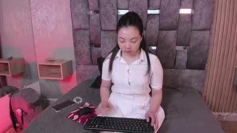 Snapshot of _emma_xoxo chatting on 12.03.25 _emma_xoxo online show from 12.03.25