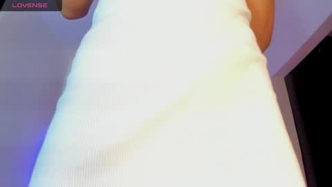 Snapshot of _emmaruiz chatting on 05.18.26 Emma online show from 05.18.26