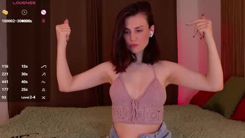 Snapshot of _esmeraldiyaa_ chatting on 12.19.25 _esmeraldiyaa_ online show from 12.19.25