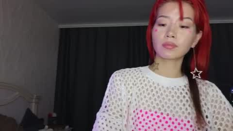 Snapshot of _eve____ chatting on 12.18.24 EveEva online show from 12.18.24