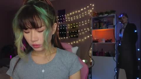 Snapshot of _eve____ chatting on 11.13.25 EveEva online show from 11.13.25