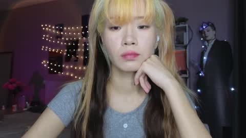 Snapshot of _eve____ chatting on 11.22.25 EveEva online show from 11.22.25