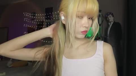 Snapshot of _eve____ chatting on 11.23.25 EveEva online show from 11.23.25