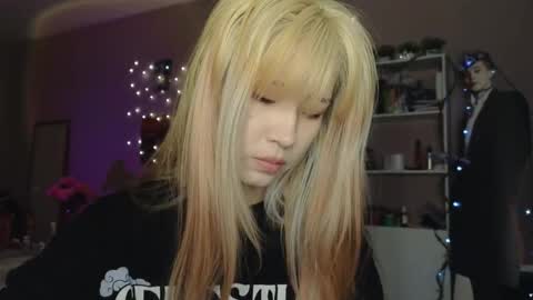 Snapshot of _eve____ chatting on 12.01.25 EveEva online show from 12.01.25