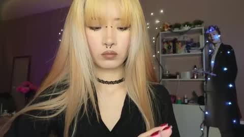 EveEva online show from 12.04.25