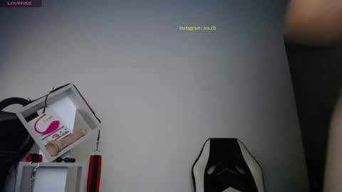 Snapshot of _exa_ chatting on 01.08.25 Exa help me position myself with your thumb up thanks online show from 01.08.25