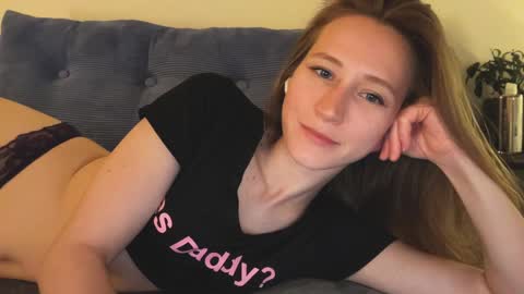 Snapshot of _feli_ chatting on 02.26.25 all my social     online show from 02.26.25