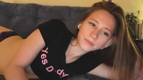 Snapshot of _feli_ chatting on 02.26.25 all my social     online show from 02.26.25