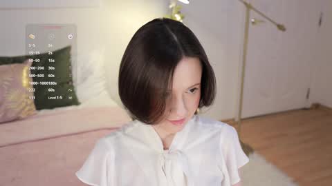 Snapshot of _female_essence_ chatting on 01.05.25 Essie online show from 01.05.25