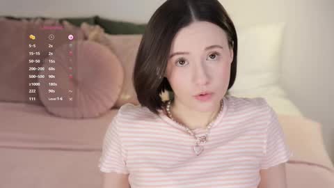 Snapshot of _female_essence_ chatting on 03.05.25 Essie online show from 03.05.25