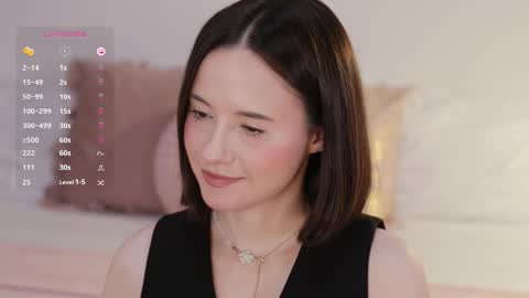 Snapshot of _female_essence_ chatting on 09.12.25 Essie online show from 09.12.25