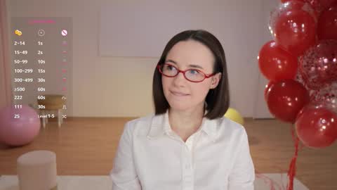 Snapshot of _female_essence_ chatting on 09.22.25 Essie online show from 09.22.25