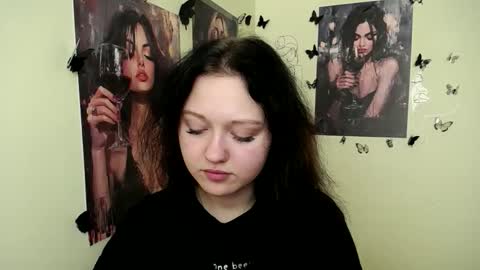 Snapshot of _foxy_lady chatting on 09.16.25 Alice online show from 09.16.25