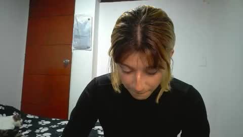 Snapshot of _genesid_dixton chatting on 05.04.26 Mia-foster online show from 05.04.26