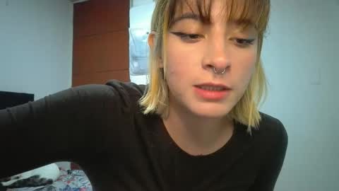 Snapshot of _genesid_dixton chatting on 05.11.26 Mia-foster online show from 05.11.26