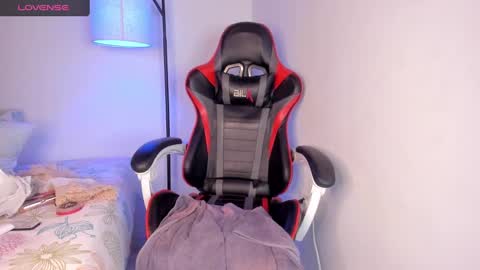 Snapshot of _giovaa_ chatting on 01.25.25 G I O V A online show from 01.25.25