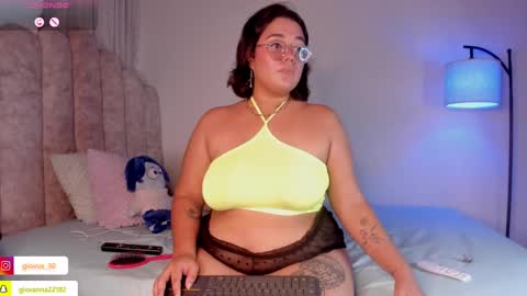 Snapshot of _giovaa_ chatting on 03.09.25 G I O V A online show from 03.09.25