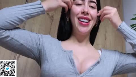 Snapshot of _gummies15 chatting on 12.12.24 sara online show from 12.12.24