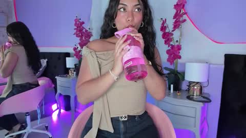 Snapshot of _haannah_ chatting on 09.26.25 Hanna online show from 09.26.25
