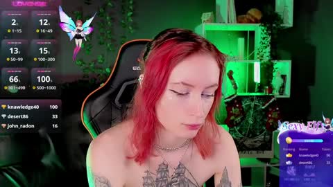 Snapshot of _helencarter chatting on 12.16.24 Helen Carter 3 Next stream 2330 MSC online show from 12.16.24
