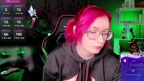 Snapshot of _helencarter chatting on 12.28.24 Helen Carter 3 Next stream 2330 MSC online show from 12.28.24
