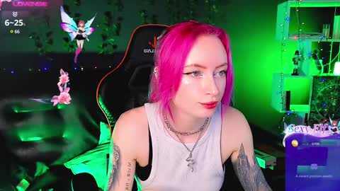Snapshot of _helencarter chatting on 01.11.25 Helen Carter 3 Next stream 2330 MSC online show from 01.11.25