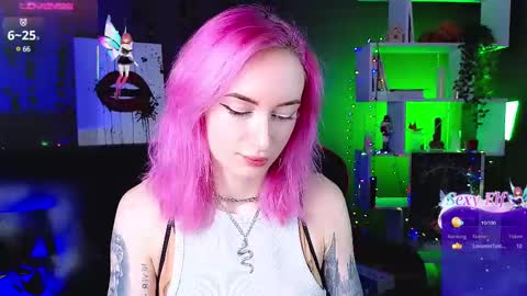 Snapshot of _helencarter chatting on 02.11.25 Helen Carter 3 Next stream 2330 MSC online show from 02.11.25
